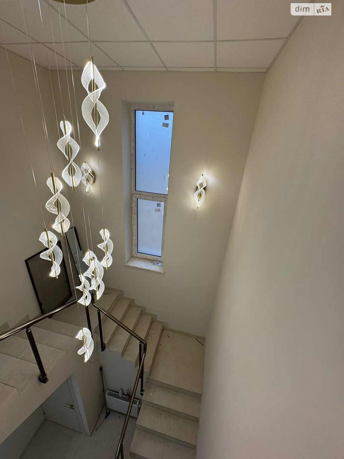 Комерційне приміщення в Лиманці, 10-й масив, ж/м Дружний, ціна продажу: 2 000 000 доларів за об’єкт фото 1 Комерційне приміщення в Лиманці, 10-й масив, ж/м Дружний, ціна продажу: 2 000 000 доларів за об’єкт фото 1