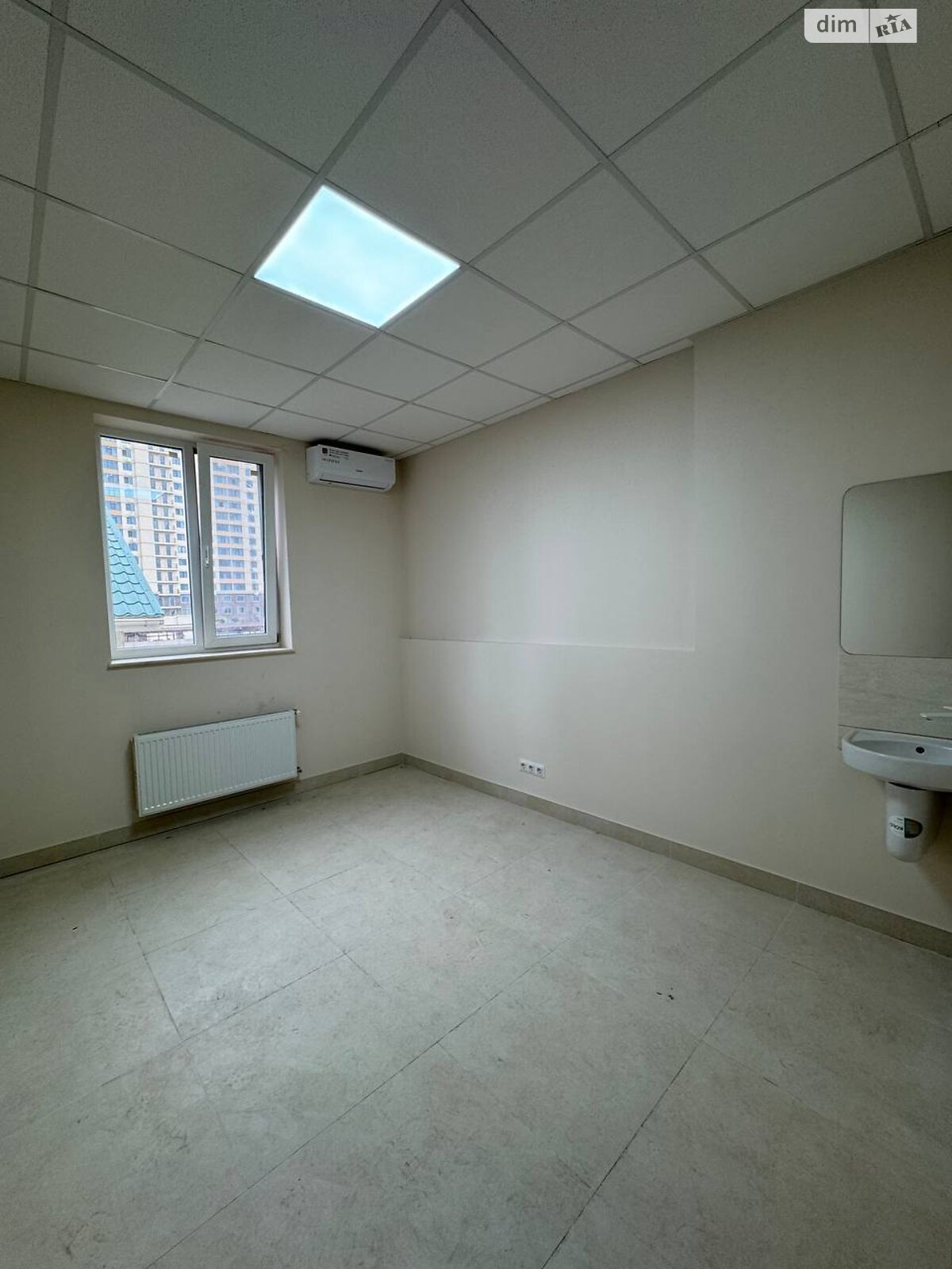 Комерційне приміщення в Лиманці, 10-й масив, ж/м Дружний, ціна продажу: 2 000 000 доларів за об’єкт фото 1 Комерційне приміщення в Лиманці, 10-й масив, ж/м Дружний, ціна продажу: 2 000 000 доларів за об’єкт фото 1