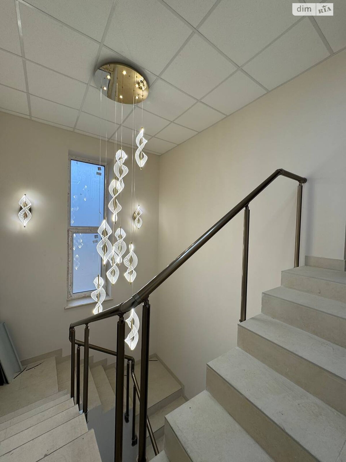 Комерційне приміщення в Лиманці, 10-й масив, ж/м Дружний, ціна продажу: 2 000 000 доларів за об’єкт фото 1 Комерційне приміщення в Лиманці, 10-й масив, ж/м Дружний, ціна продажу: 2 000 000 доларів за об’єкт фото 1