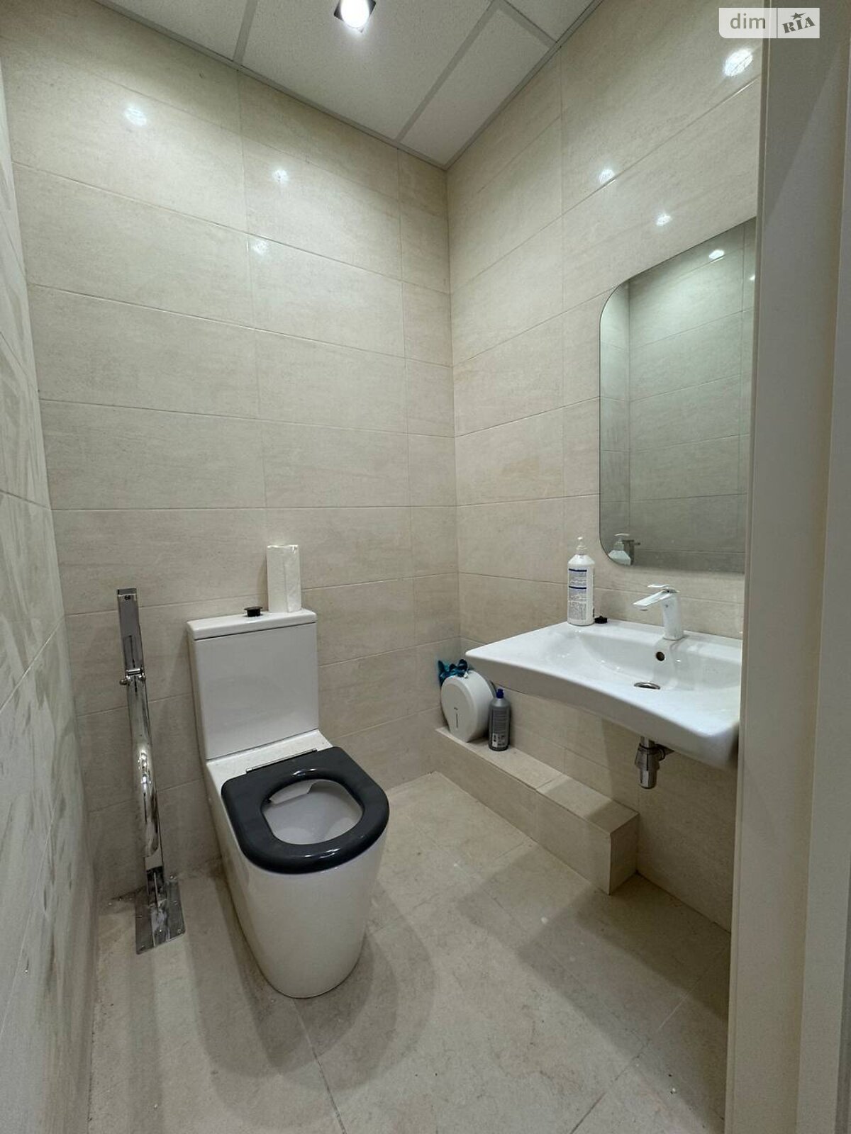 Комерційне приміщення в Лиманці, 10-й масив, ж/м Дружний, ціна продажу: 2 000 000 доларів за об’єкт фото 1 Комерційне приміщення в Лиманці, 10-й масив, ж/м Дружний, ціна продажу: 2 000 000 доларів за об’єкт фото 1