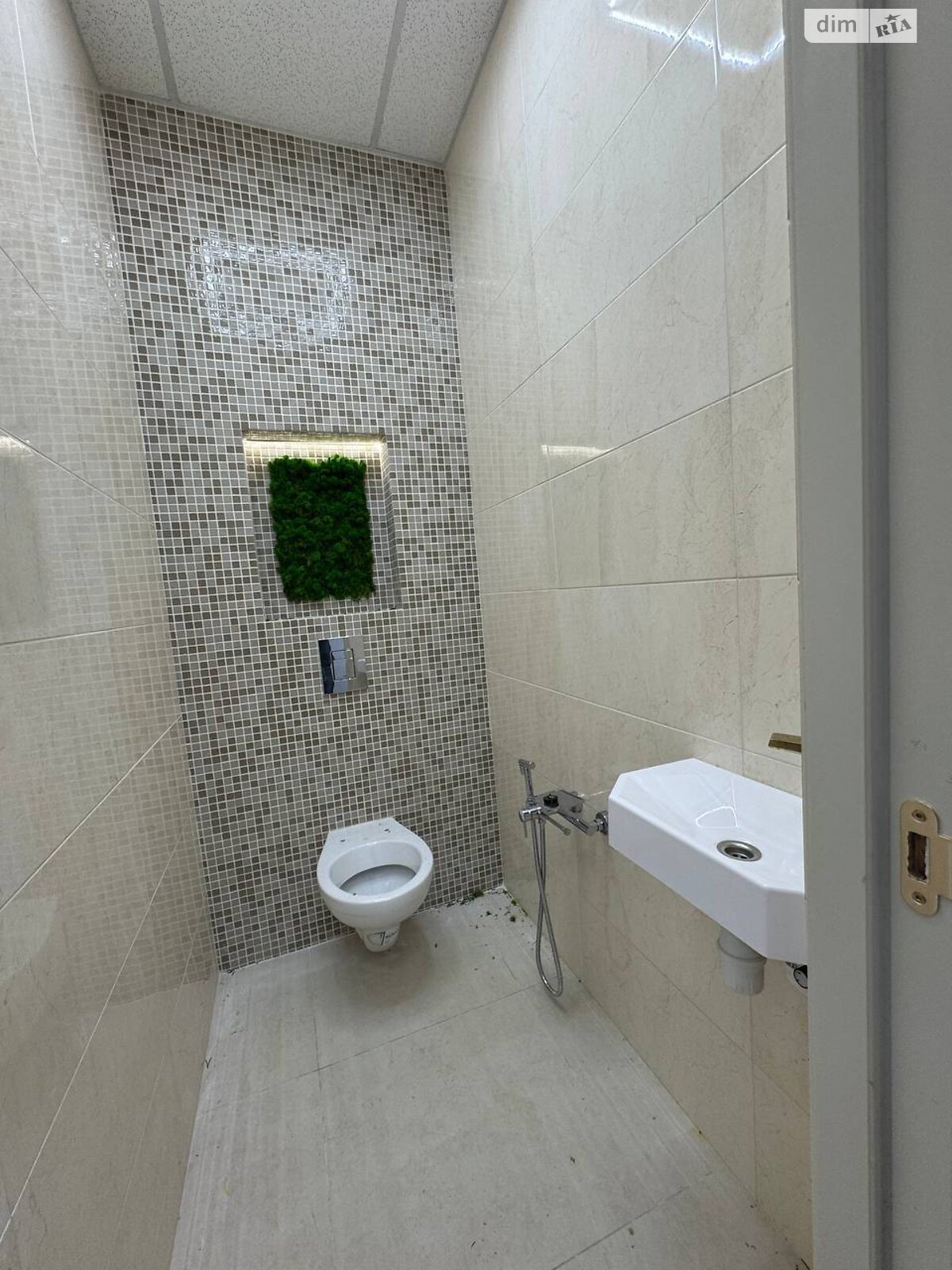 Комерційне приміщення в Лиманці, масив 10, ціна продажу: 1 600 000 доларів за об’єкт фото 1