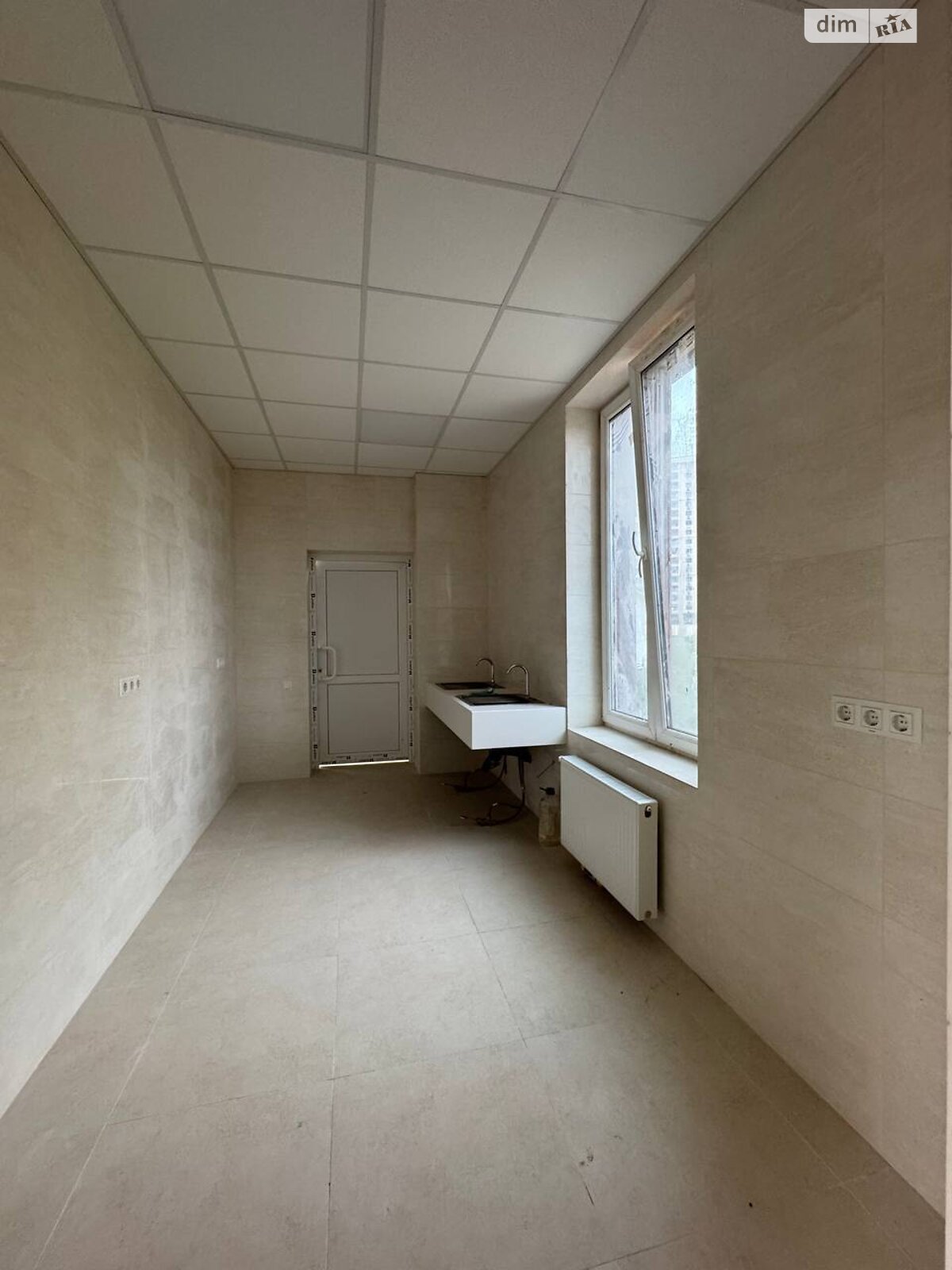 Комерційне приміщення в Лиманці, масив 10, ціна продажу: 1 600 000 доларів за об’єкт фото 1