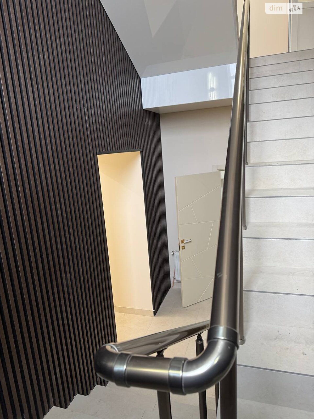 Комерційне приміщення в Лиманці, масив 10, ціна продажу: 1 600 000 доларів за об’єкт фото 1