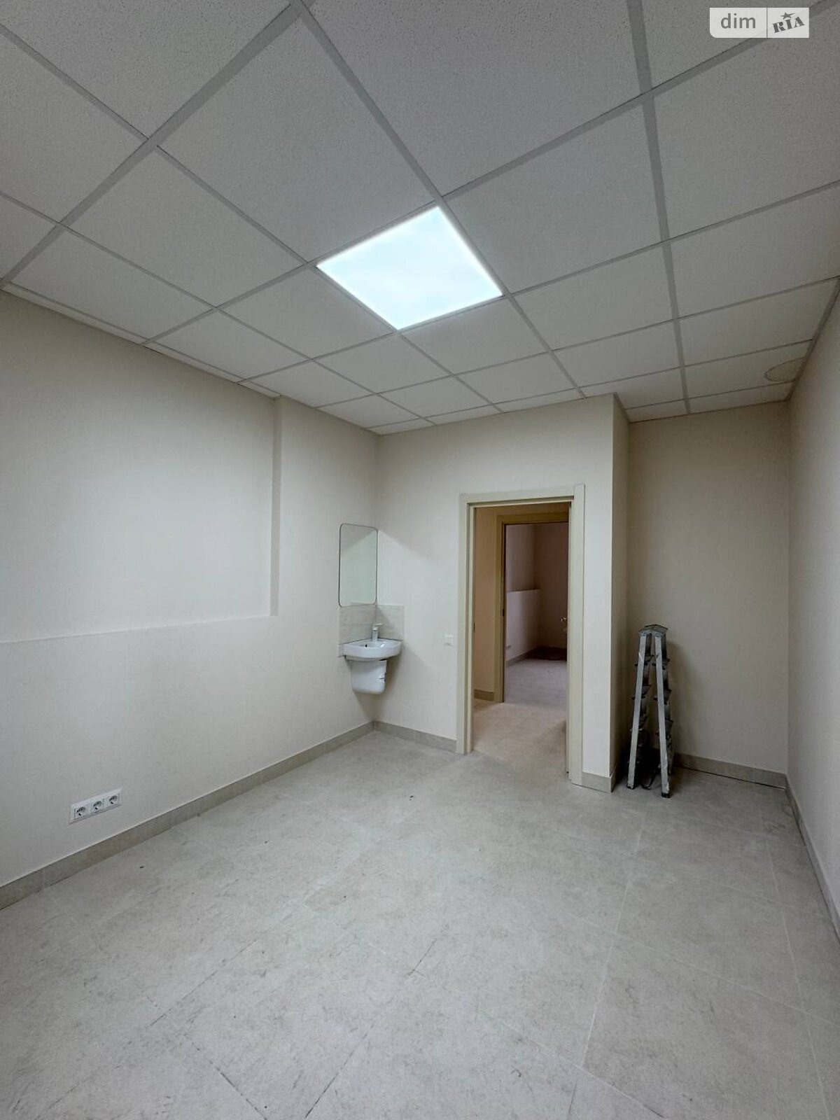 Комерційне приміщення в Лиманці, масив 10, ціна продажу: 1 600 000 доларів за об’єкт фото 1