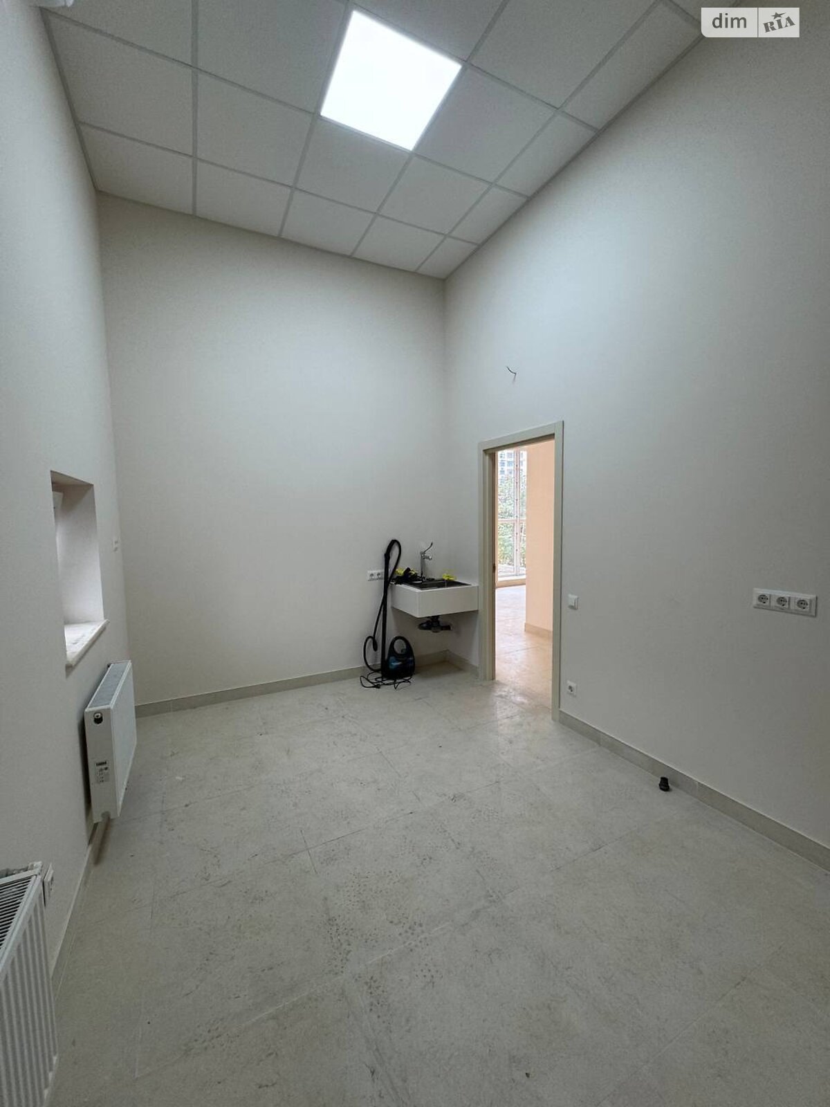 Комерційне приміщення в Лиманці, масив 10, ціна продажу: 1 600 000 доларів за об’єкт фото 1