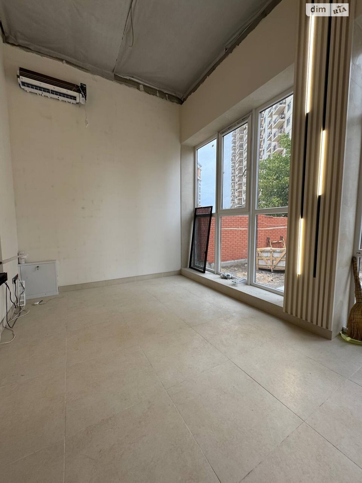 Комерційне приміщення в Лиманці, масив 10, ціна продажу: 1 600 000 доларів за об’єкт фото 1