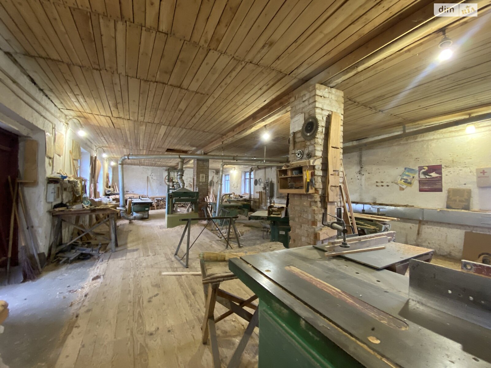 Комерційне приміщення в Літині, продаж по Сосонське шосе, район Літин, ціна: 200 000 доларів за об’єкт фото 1 Комерційне приміщення в Літині, продаж по Сосонське шосе, район Літин, ціна: 200 000 доларів за об’єкт фото 1