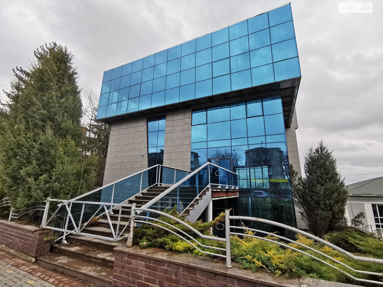 Коммерческое помещение в Луцке, Воли проспект 48, цена: продажи 1 800 000 долларов за объект фото 1 Коммерческое помещение в Луцке, Воли проспект 48, цена продажи: 1 800 000 долларов за объект фото 1