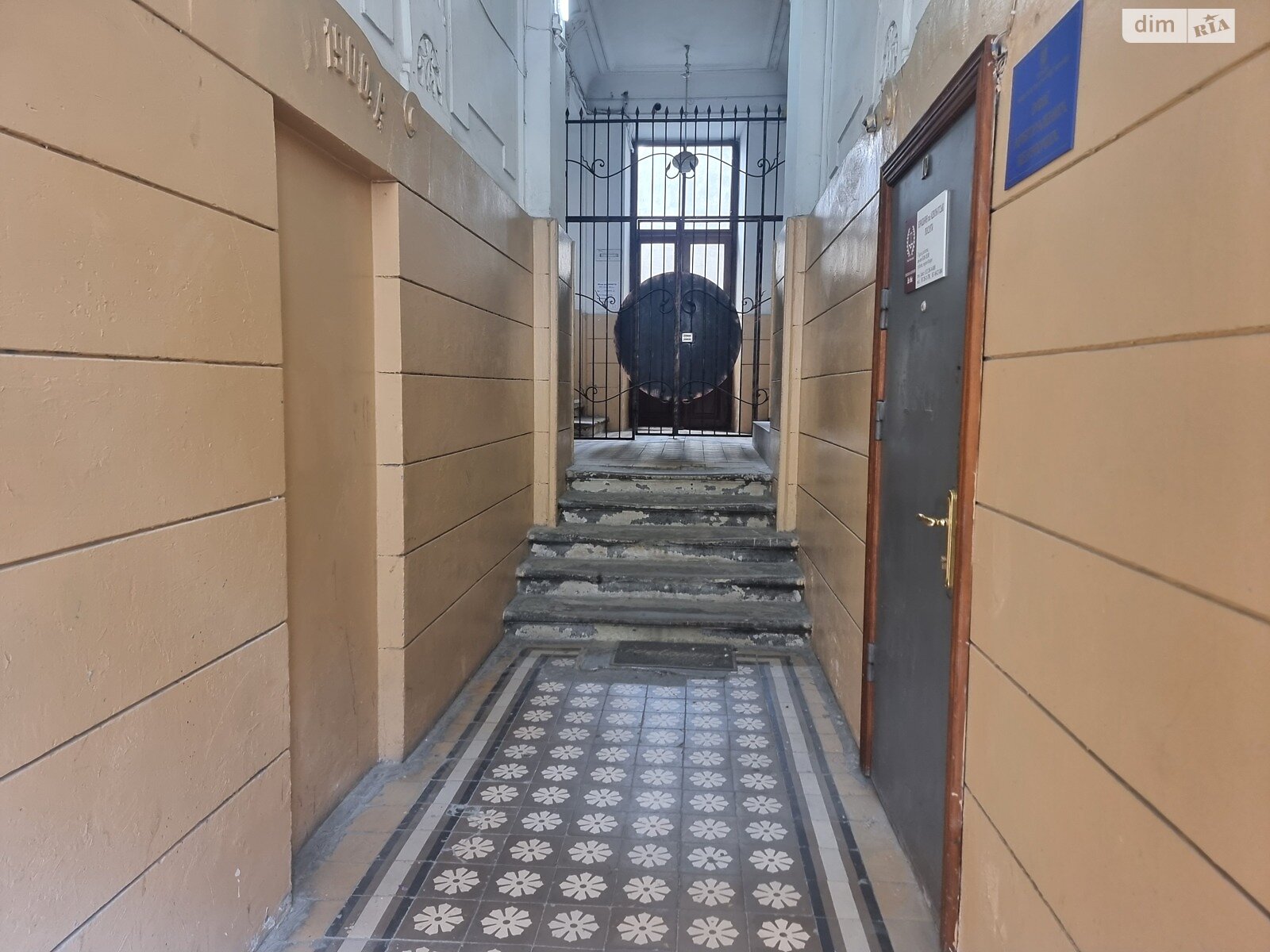 Коммерческое помещение в Львове, продажа по Поповича улица 2, район Галицкий, цена: 70 000 долларов за объект фото 1 Коммерческое помещение в Львове, продажа по Поповича улица 2, район Галицкий, цена: 70 000 долларов за объект фото 1
