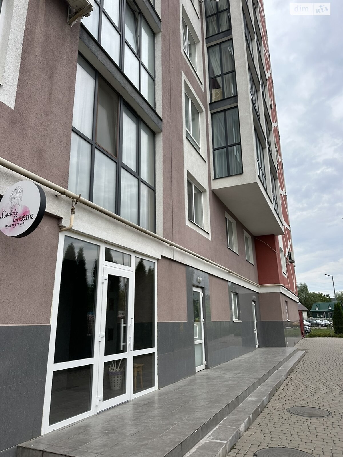 Коммерческое помещение в Львове, ул. Хмельницкого Богдана 286Б, цена: продажи 37 000 долларов за объект фото 1 Коммерческое помещение в Львове, ул. Хмельницкого Богдана 286Б, цена продажи: 37 000 долларов за объект фото 1