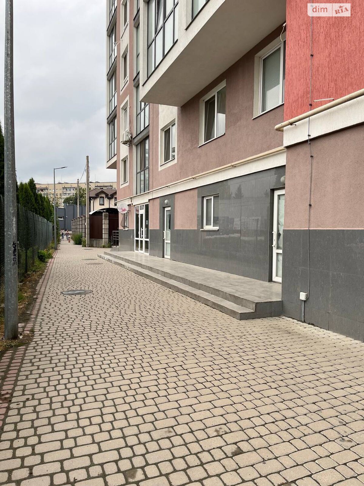 Комерційне приміщення в Львові, продаж по Хмельницького Богдана вулиця 284Б, район Кайзервальд, ціна: 35 000 доларів за об’єкт фото 1 Комерційне приміщення в Львові, продаж по Хмельницького Богдана вулиця 284Б, район Кайзервальд, ціна: 35 000 доларів за об’єкт фото 1
