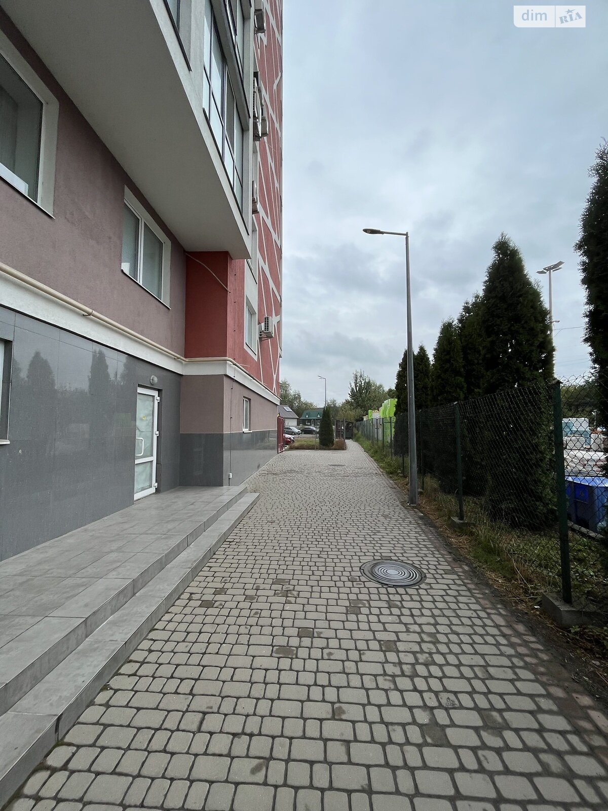 Комерційне приміщення в Львові, продаж по Хмельницького Богдана вулиця 284Б, район Кайзервальд, ціна: 35 000 доларів за об’єкт фото 1 Комерційне приміщення в Львові, продаж по Хмельницького Богдана вулиця 284Б, район Кайзервальд, ціна: 35 000 доларів за об’єкт фото 1