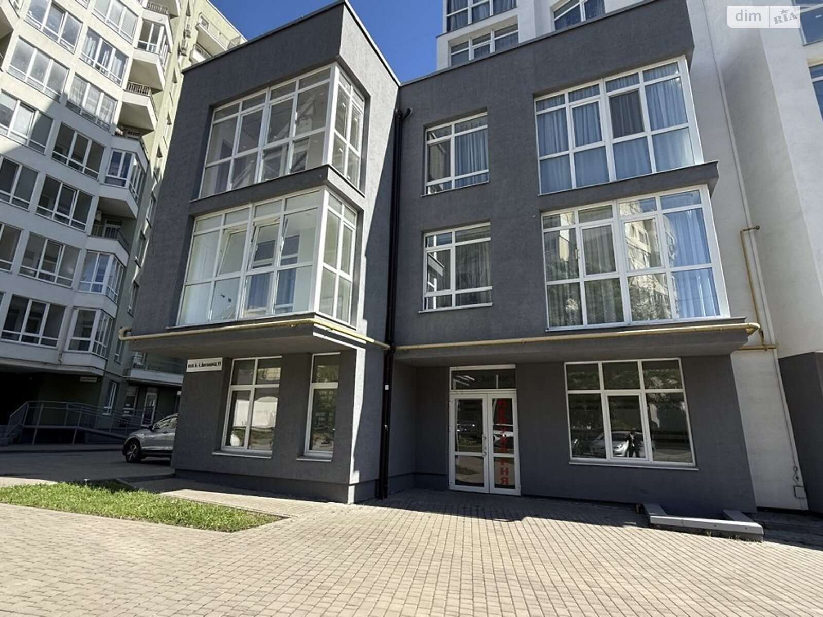 Комерційне приміщення в Львові, продаж по Антонича вулиця 11, район Санта Барбара, ціна: 190 000 доларів за об’єкт фото 1 Комерційне приміщення в Львові, продаж по Антонича вулиця 11, район Санта Барбара, ціна: 190 000 доларів за об’єкт фото 1