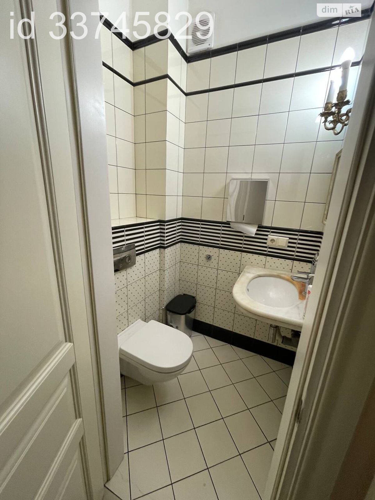 Коммерческое помещение в Львове, продажа по Даниила Галицкого площадь, район Центр, цена: 370 000 долларов за объект фото 1