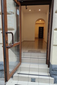 Коммерческое помещение в Львове, продажа по Шпитальная улица 26, район Центр, цена: 78 000 долларов за объект фото 2