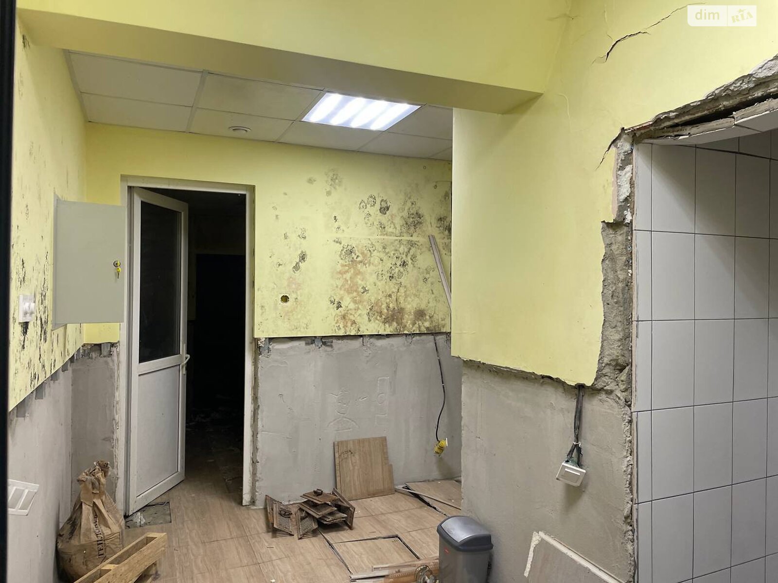 Коммерческое помещение в Львове, продажа по Садовая улица 2А, район Южный, цена: 43 000 долларов за объект фото 1 Коммерческое помещение в Львове, продажа по Садовая улица 2А, район Южный, цена: 43 000 долларов за объект фото 1