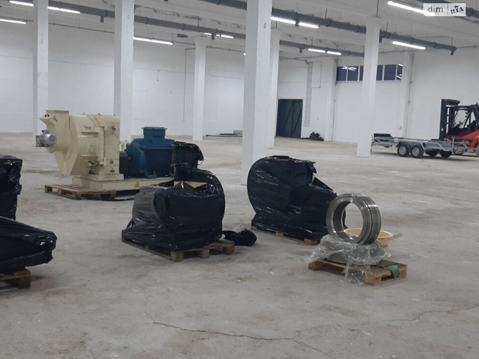 Коммерческое помещение в Нетешине, продажа по Промышленная улица, район Нетешин, цена: 2 862 874 долларов за объект фото 1 Коммерческое помещение в Нетешине, продажа по Промышленная улица, район Нетешин, цена: 2 862 874 долларов за объект фото 1