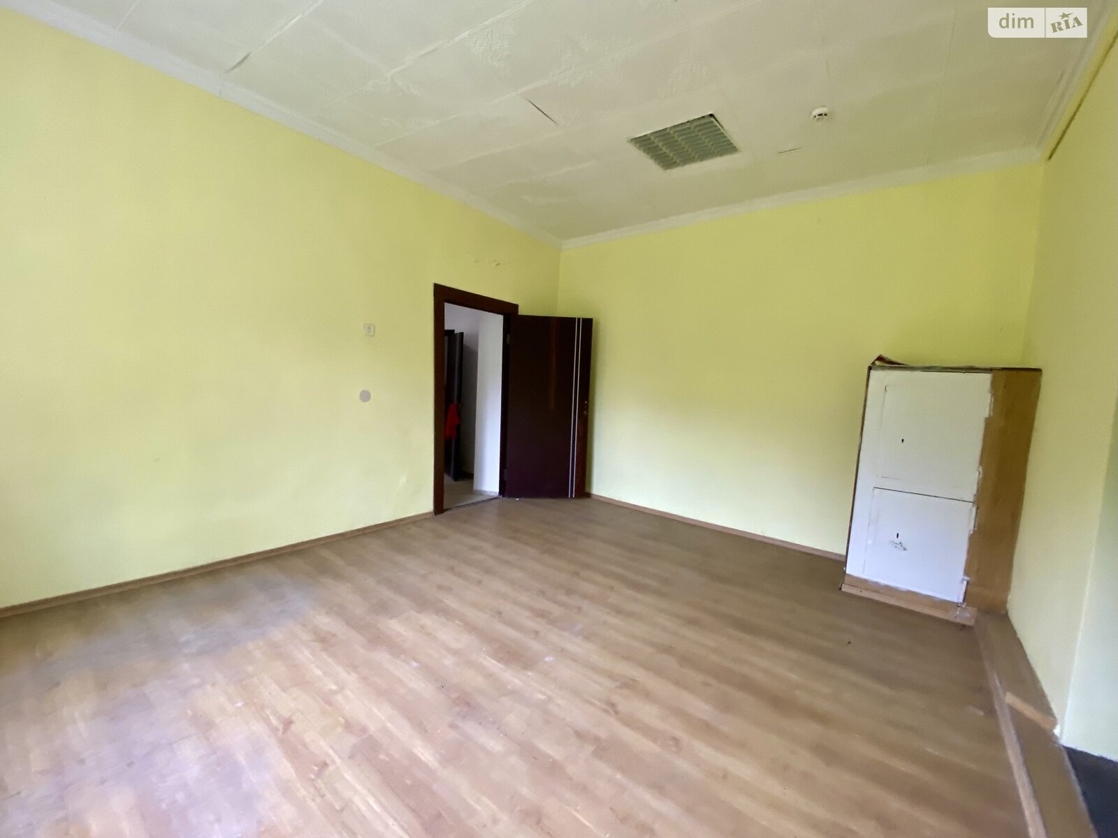 Коммерческое помещение в Николаеве, продажа по Адмирала Макарова (Центр) улица 7/11, район Центральный, цена: 55 000 долларов за объект фото 1 Коммерческое помещение в Николаеве, продажа по Адмирала Макарова (Центр) улица 7/11, район Центральный, цена: 55 000 долларов за объект фото 1