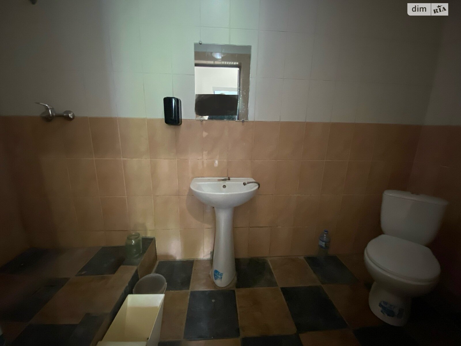 Коммерческое помещение в Николаеве, продажа по Адмирала Макарова (Центр) улица 7/11, район Центральный, цена: 55 000 долларов за объект фото 1 Коммерческое помещение в Николаеве, продажа по Адмирала Макарова (Центр) улица 7/11, район Центральный, цена: 55 000 долларов за объект фото 1