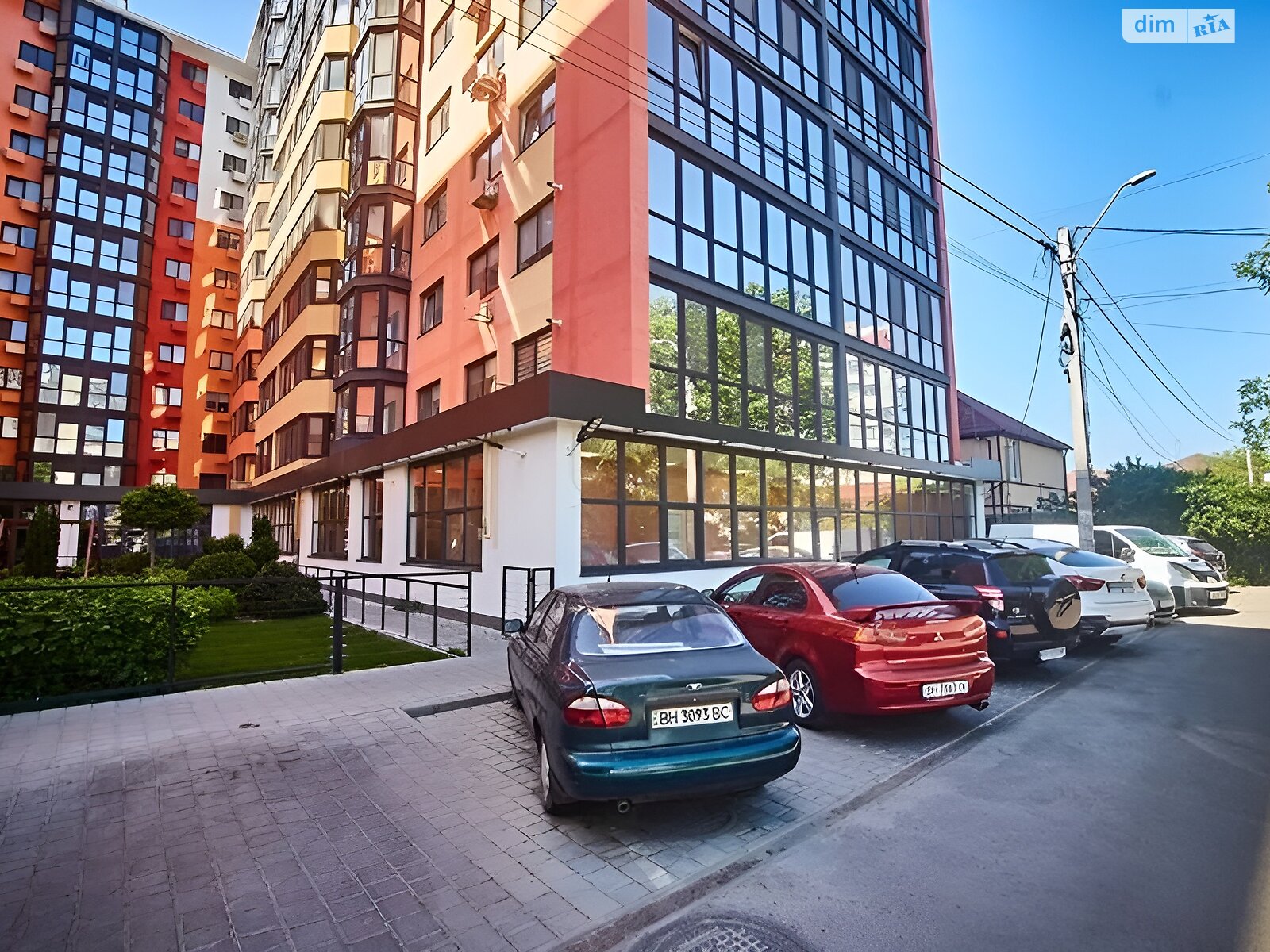 Коммерческое помещение в Одессе, продажа по Алексея Вадатурского (Маршала Малиновского) улица, район Ближние Мельницы, цена: 850 000 долларов за объект фото 1 Коммерческое помещение в Одессе, продажа по Алексея Вадатурского (Маршала Малиновского) улица, район Ближние Мельницы, цена: 850 000 долларов за объект фото 1