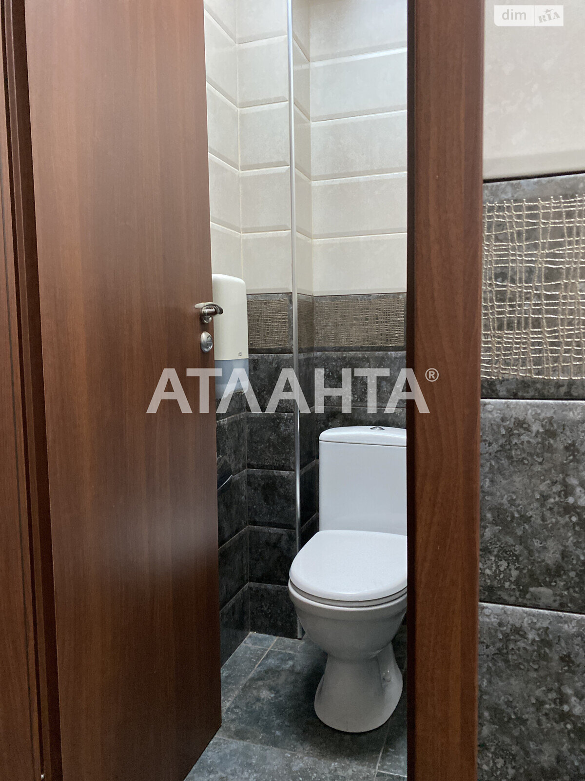 Коммерческое помещение в Одессе, продажа по Армейская улица, район Приморский, цена: 1 800 000 долларов за объект фото 1 Коммерческое помещение в Одессе, продажа по Армейская улица, район Приморский, цена: 1 800 000 долларов за объект фото 1