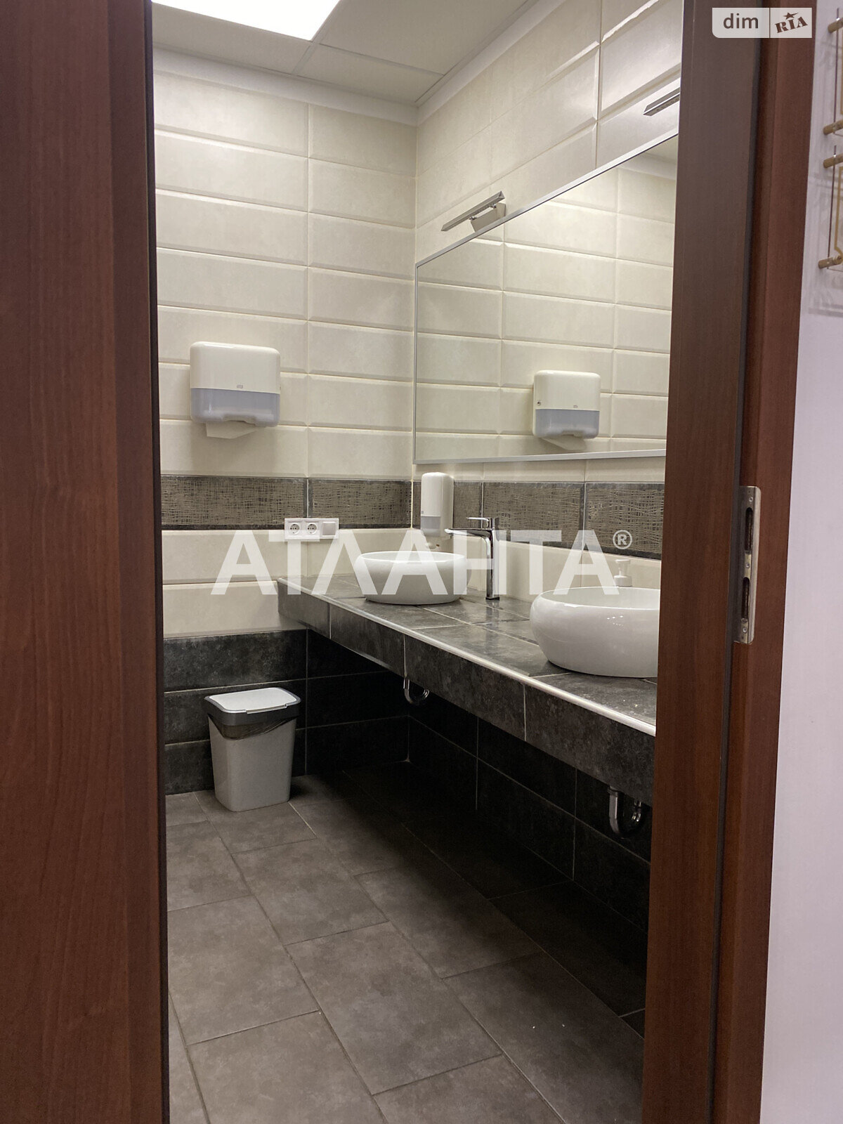 Коммерческое помещение в Одессе, продажа по Армейская улица, район Приморский, цена: 1 800 000 долларов за объект фото 1 Коммерческое помещение в Одессе, продажа по Армейская улица, район Приморский, цена: 1 800 000 долларов за объект фото 1