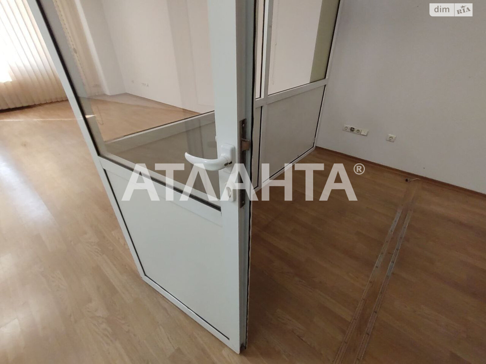 Комерційне приміщення в Одесі, продаж по Митна площа, район Приморський, ціна: 70 000 доларів за об’єкт фото 1 Комерційне приміщення в Одесі, продаж по Митна площа, район Приморський, ціна: 70 000 доларів за об’єкт фото 1