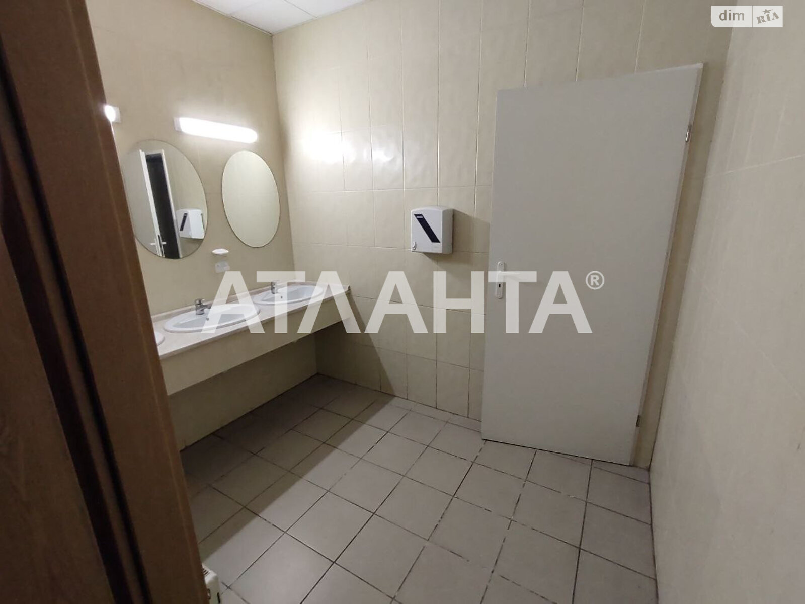 Комерційне приміщення в Одесі, продаж по Митна площа, район Приморський, ціна: 70 000 доларів за об’єкт фото 1 Комерційне приміщення в Одесі, продаж по Митна площа, район Приморський, ціна: 70 000 доларів за об’єкт фото 1