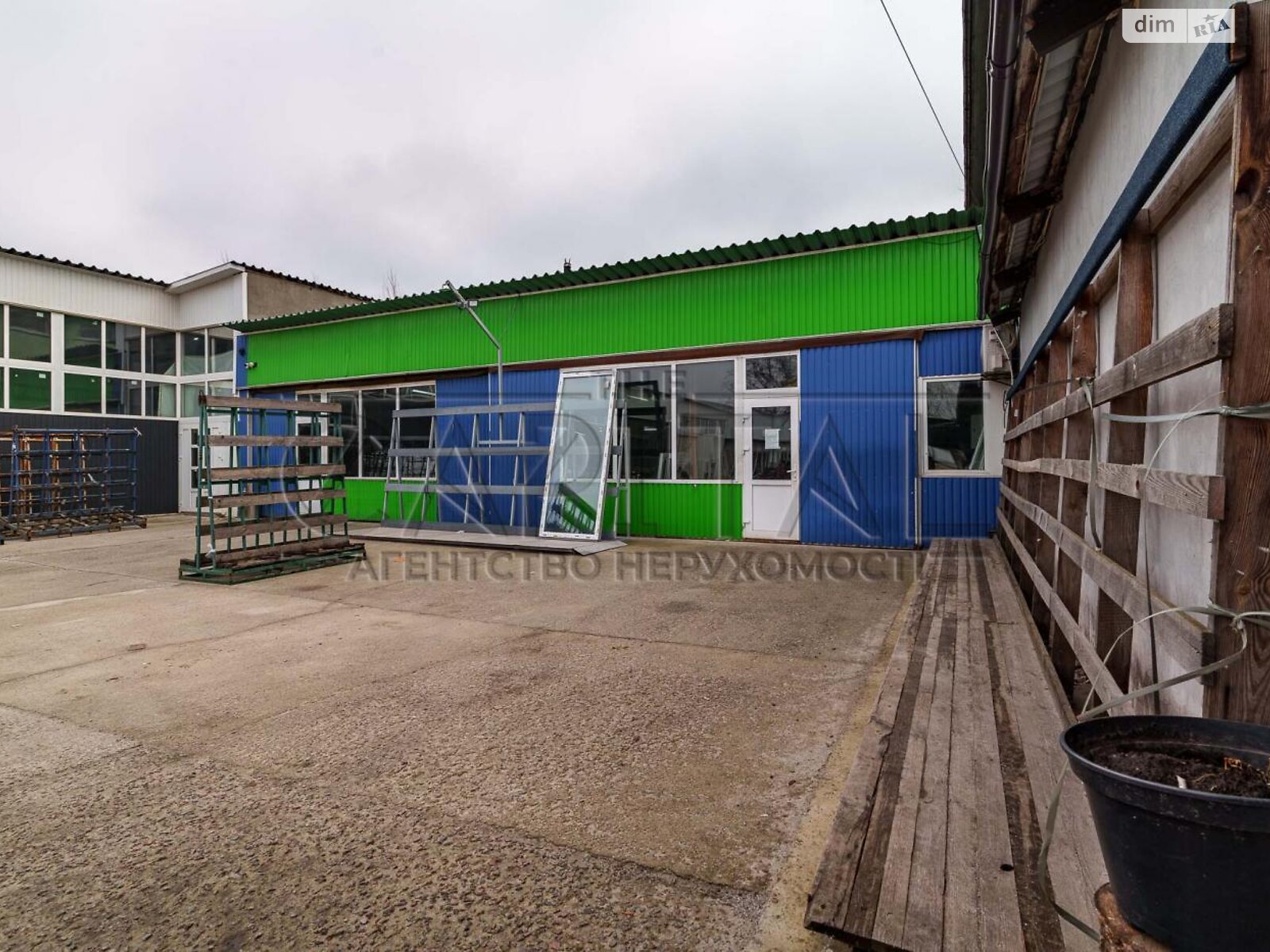 Коммерческое помещение в Погребах, вулиця Промислова, цена: продажи 1 100 000 долларов за объект фото 1 Коммерческое помещение в Погребах, вулиця Промислова, цена продажи: 1 100 000 долларов за объект фото 1