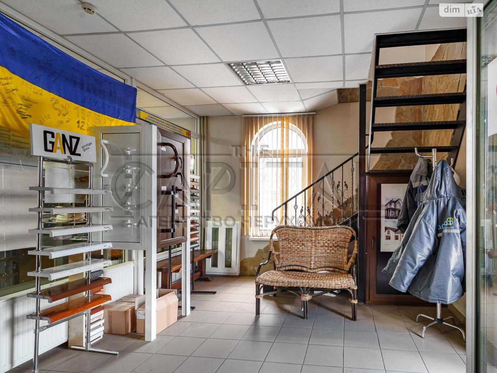 Коммерческое помещение в Погребах, вулиця Промислова, цена: продажи 1 100 000 долларов за объект фото 1 Коммерческое помещение в Погребах, вулиця Промислова, цена продажи: 1 100 000 долларов за объект фото 1