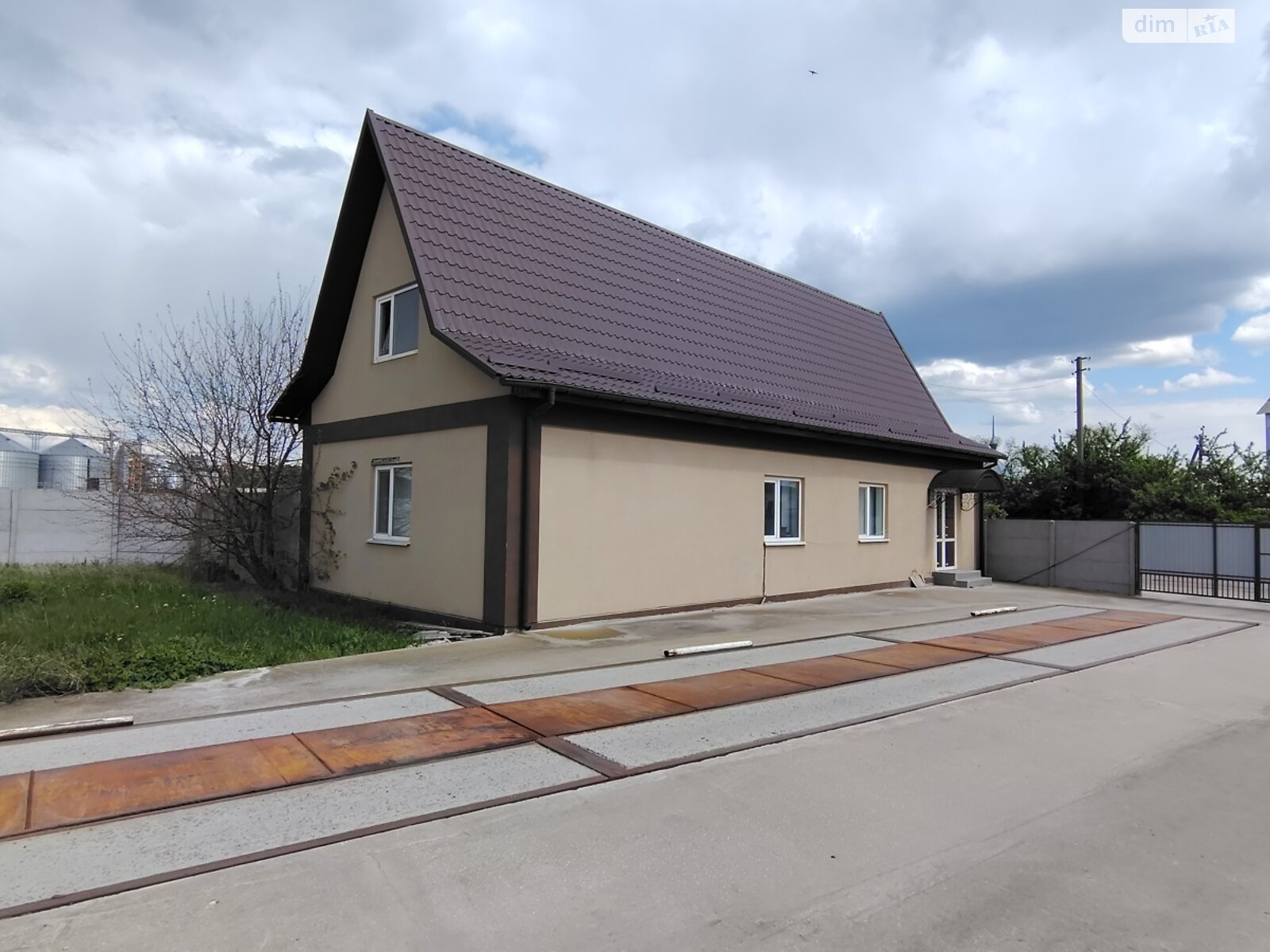 Коммерческое помещение в Рокитном, Железнодорожная улица, цена: продажи 300 000 долларов за объект фото 1 Коммерческое помещение в Рокитном, Железнодорожная улица, цена продажи: 300 000 долларов за объект фото 1