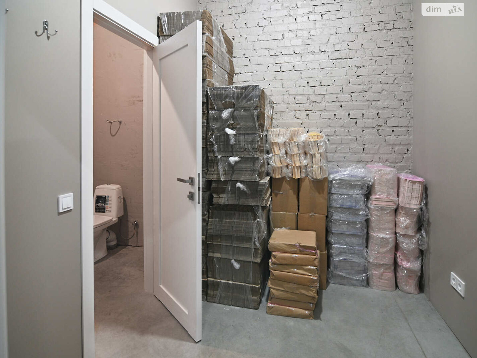 Коммерческое помещение в Ровно, продажа по Королева улица 9В, район Авторынок, цена: 92 000 долларов за объект фото 1 Коммерческое помещение в Ровно, продажа по Королева улица 9В, район Авторынок, цена: 92 000 долларов за объект фото 1