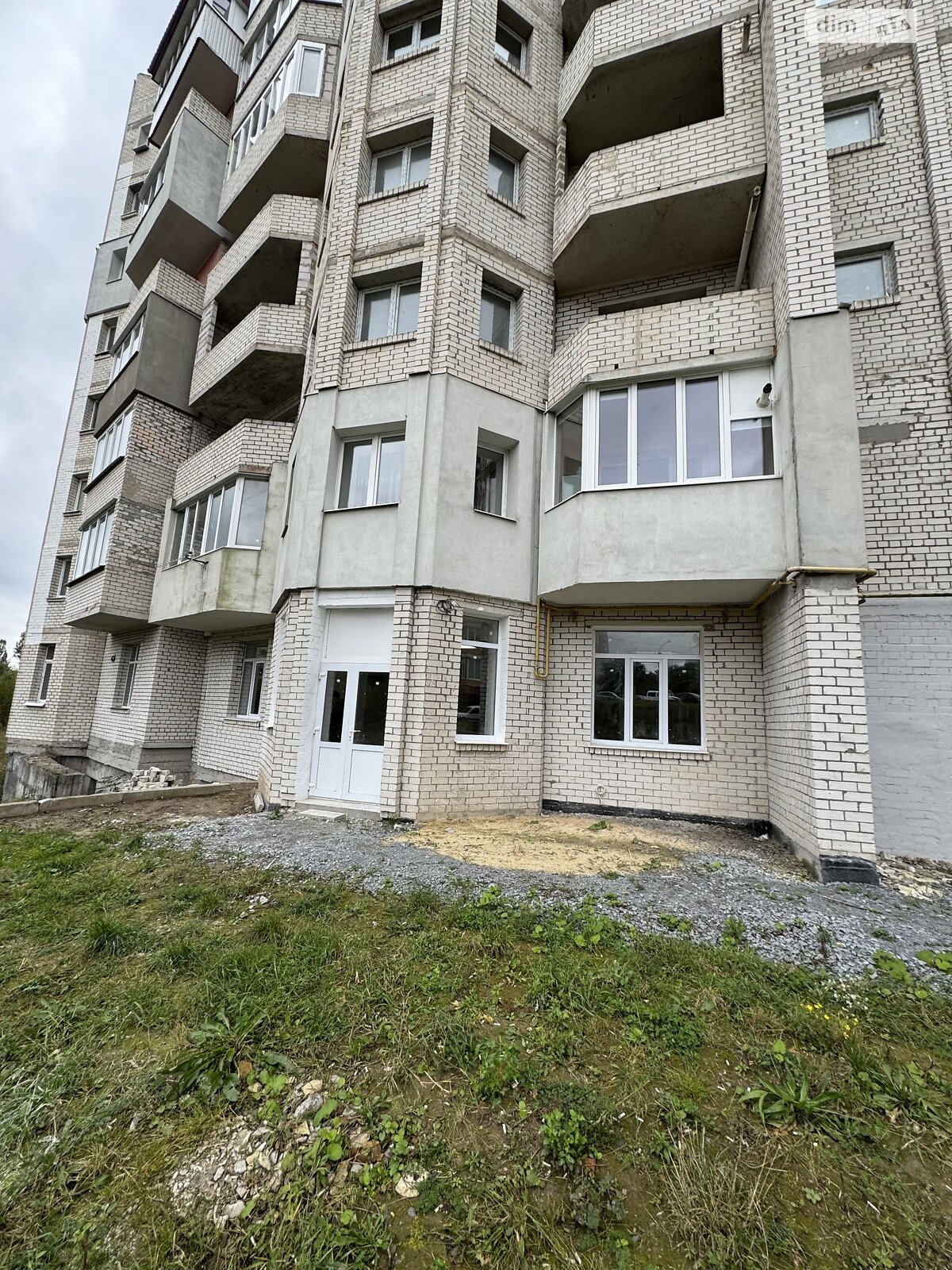 Коммерческое помещение в Ровно, продажа по Соборная улица 283, район Авторынок, цена: 64 000 долларов за объект фото 1 Коммерческое помещение в Ровно, продажа по Соборная улица 283, район Авторынок, цена: 64 000 долларов за объект фото 1