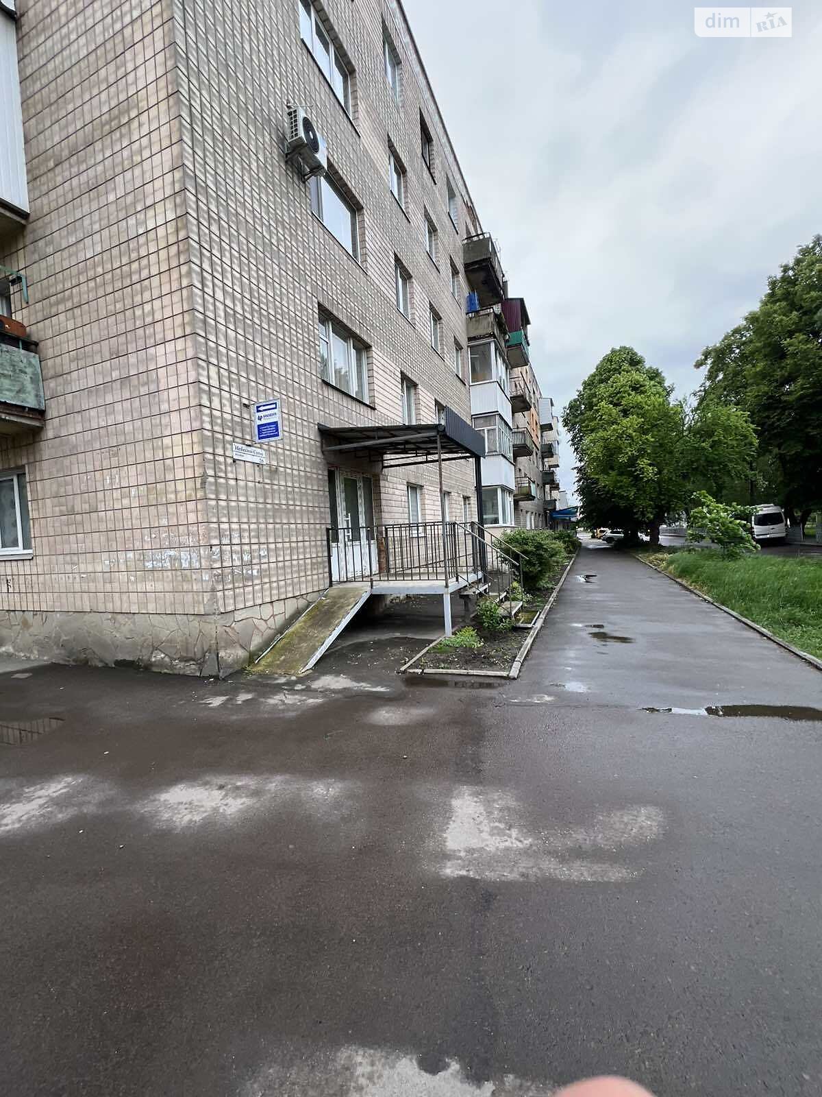 Коммерческое помещение в Ровно, продажа по Небесной Сотни улица, район Железнодорожный, цена: 42 000 долларов за объект фото 1 Коммерческое помещение в Ровно, продажа по Небесной Сотни улица, район Железнодорожный, цена: 42 000 долларов за объект фото 1