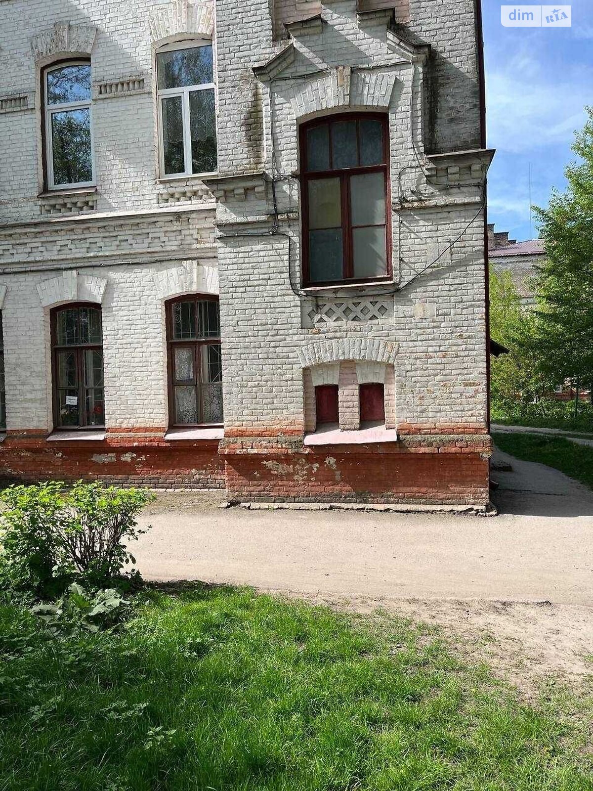 Коммерческое помещение в Ровно, продажа по Соборная улица, район Пивзавод, цена: 60 000 долларов за объект фото 1 Коммерческое помещение в Ровно, продажа по Соборная улица, район Пивзавод, цена: 60 000 долларов за объект фото 1