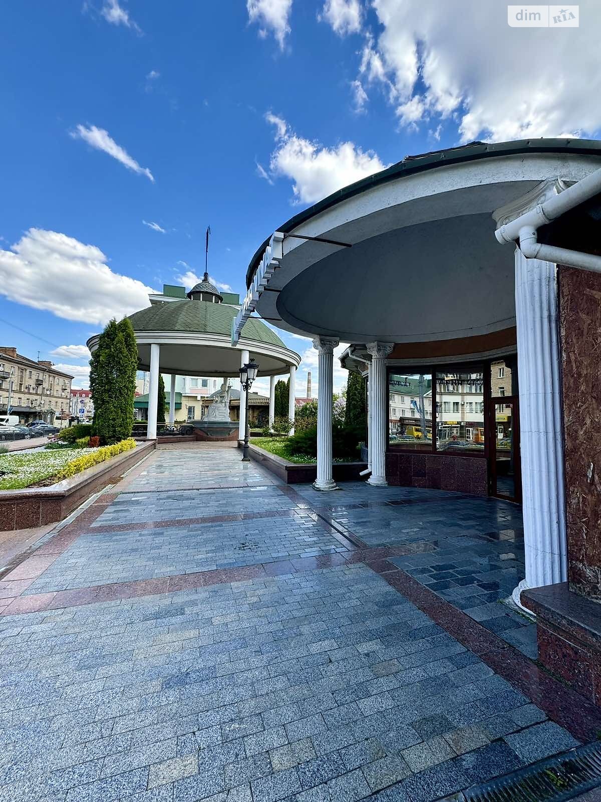 Коммерческое помещение в Ровно, продажа по Соборная улица 65, район Центр, цена: 250 000 долларов за объект фото 1 Коммерческое помещение в Ровно, продажа по Соборная улица 65, район Центр, цена: 250 000 долларов за объект фото 1
