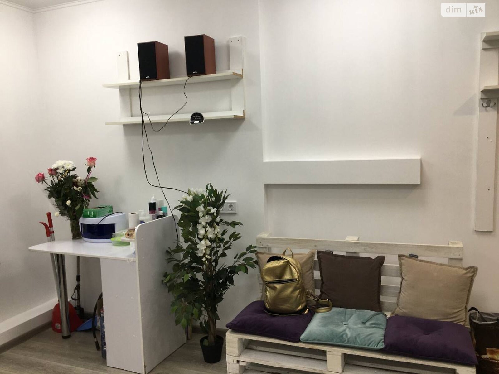 Комерційне приміщення в Рівному, продаж по Соборна вулиця 69, район Центр, ціна: 5 000 доларів за об’єкт фото 1 Комерційне приміщення в Рівному, продаж по Соборна вулиця 69, район Центр, ціна: 5 000 доларів за об’єкт фото 1