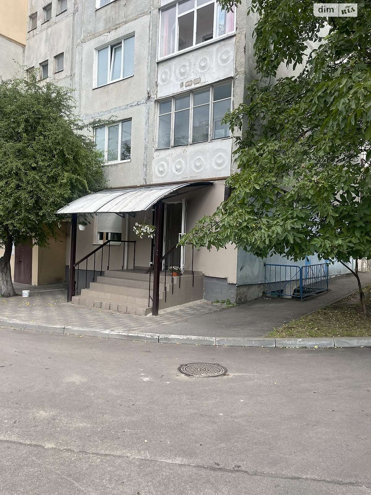 Коммерческое помещение в Ровно, продажа по Соборная улица 261, район Ювилейный, цена: 53 000 долларов за объект фото 1 Коммерческое помещение в Ровно, продажа по Соборная улица 261, район Ювилейный, цена: 53 000 долларов за объект фото 1