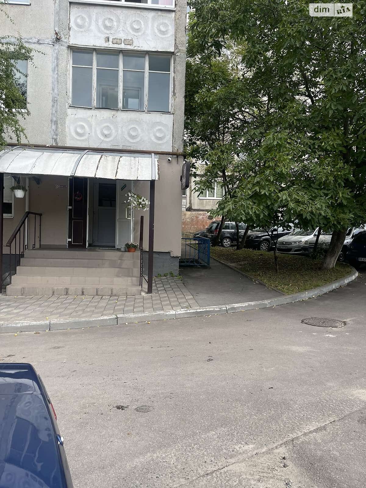 Коммерческое помещение в Ровно, продажа по Соборная улица 261, район Ювилейный, цена: 53 000 долларов за объект фото 1 Коммерческое помещение в Ровно, продажа по Соборная улица 261, район Ювилейный, цена: 53 000 долларов за объект фото 1