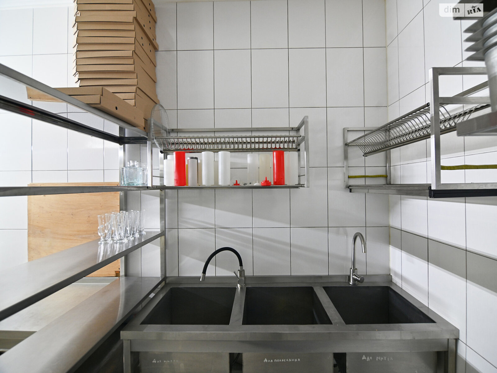 Комерційне приміщення в Сарнах, продаж по Вишнева вулиця 58А, ціна: 350 000 доларів за об’єкт фото 1 Комерційне приміщення в Сарнах, продаж по Вишнева вулиця 58А, ціна: 350 000 доларів за об’єкт фото 1