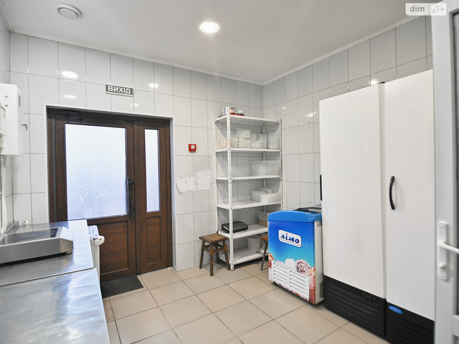 Комерційне приміщення в Сарнах, продаж по Вишнева вулиця 58А, ціна: 350 000 доларів за об’єкт фото 1 Комерційне приміщення в Сарнах, продаж по Вишнева вулиця 58А, ціна: 350 000 доларів за об’єкт фото 1