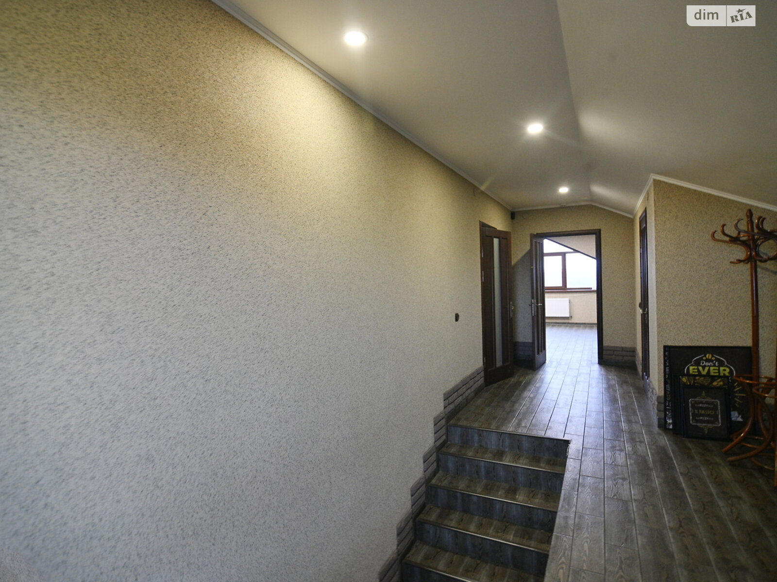 Комерційне приміщення в Сарнах, продаж по Вишнева вулиця 58А, ціна: 350 000 доларів за об’єкт фото 1 Комерційне приміщення в Сарнах, продаж по Вишнева вулиця 58А, ціна: 350 000 доларів за об’єкт фото 1