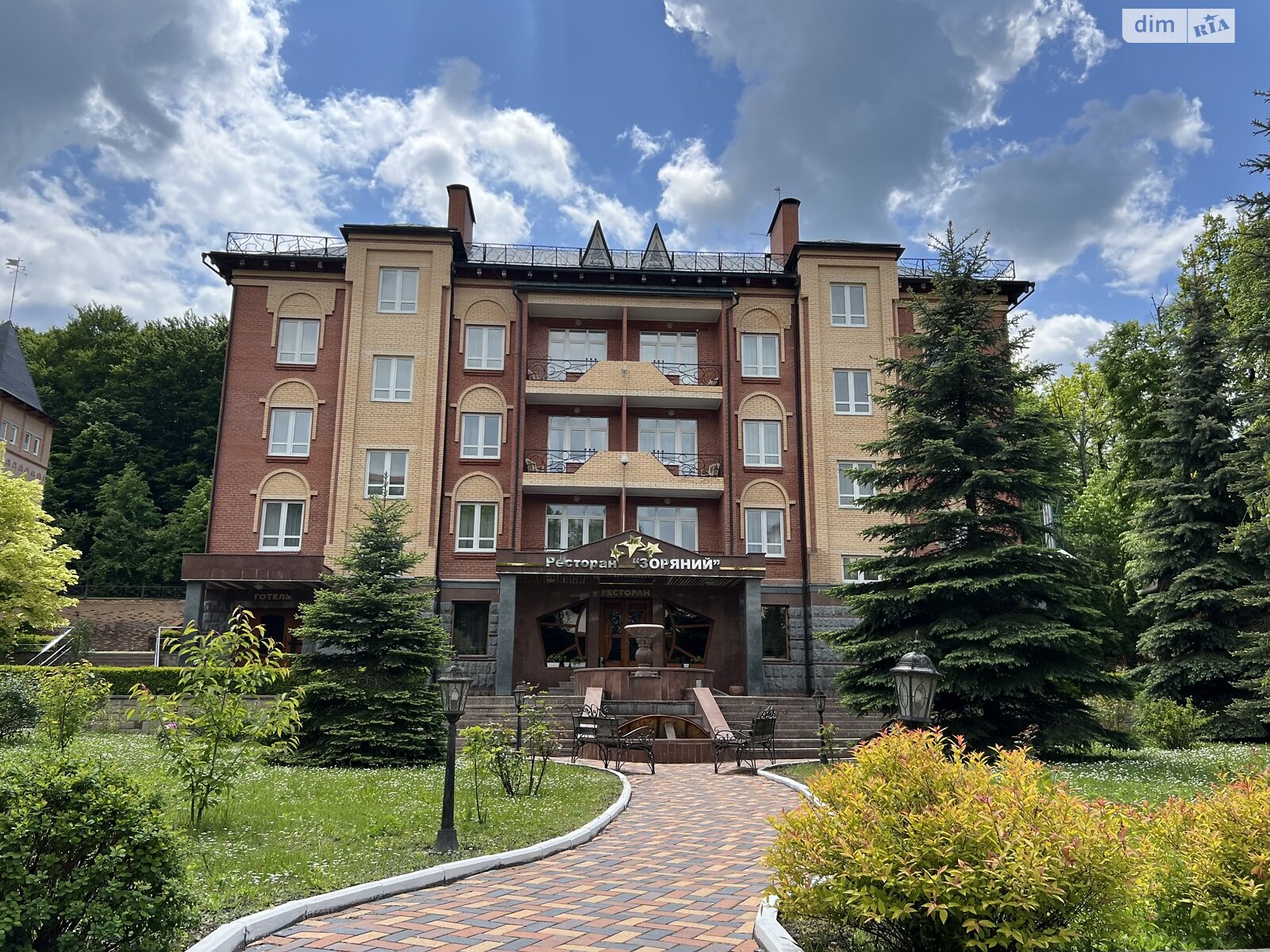 Коммерческое помещение в Сатанове, Курортная улица 19, цена: продажи 1 800 000 долларов за объект фото 1 Коммерческое помещение в Сатанове, Курортная улица 19, цена продажи: 1 800 000 долларов за объект фото 1