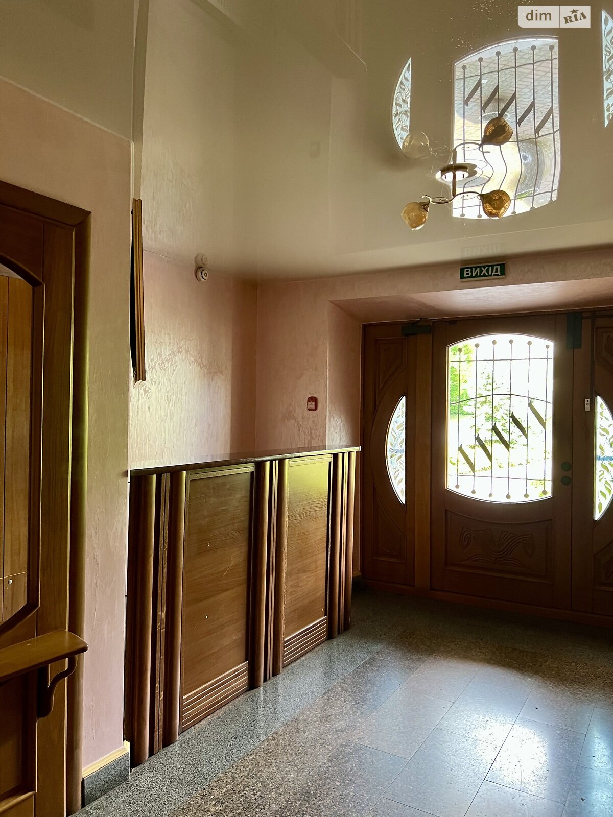 Коммерческое помещение в Сатанове, Курортная улица 19, цена: продажи 1 800 000 долларов за объект фото 1 Коммерческое помещение в Сатанове, Курортная улица 19, цена продажи: 1 800 000 долларов за объект фото 1
