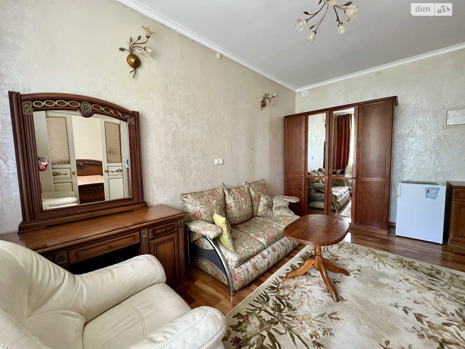 Коммерческое помещение в Сатанове, Курортная улица 19, цена: продажи 1 800 000 долларов за объект фото 1 Коммерческое помещение в Сатанове, Курортная улица 19, цена продажи: 1 800 000 долларов за объект фото 1