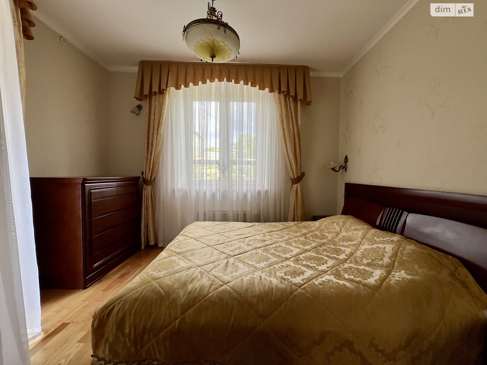 Коммерческое помещение в Сатанове, Курортная улица 19, цена: продажи 1 800 000 долларов за объект фото 1 Коммерческое помещение в Сатанове, Курортная улица 19, цена продажи: 1 800 000 долларов за объект фото 1