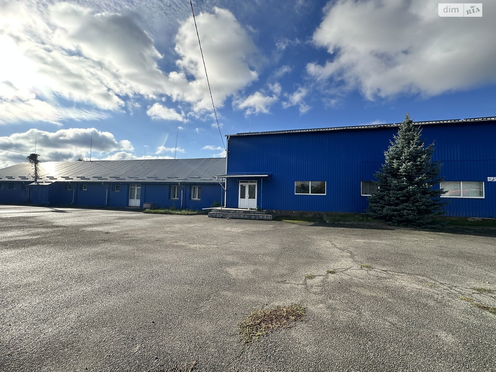 Коммерческое помещение в Стрижавке, Строительная улица, цена продажи: 600 000 долларов за объект фото 1