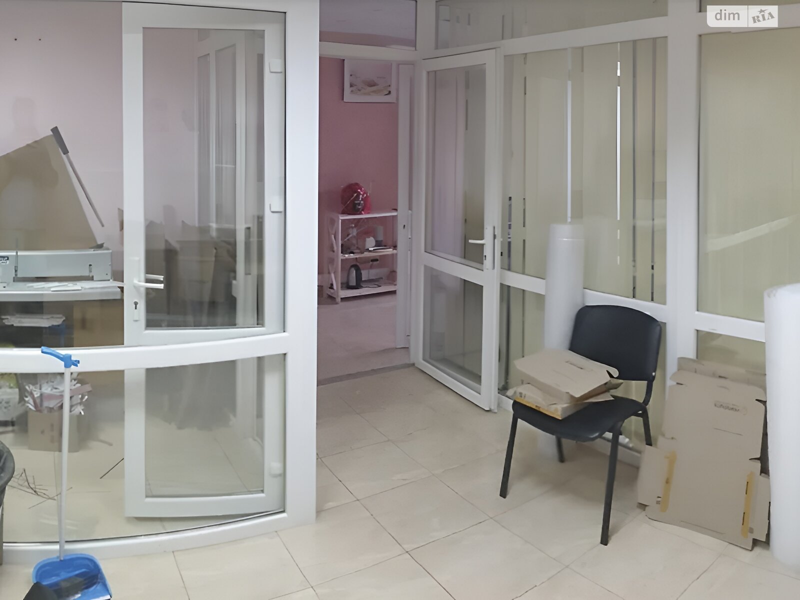 Комерційне приміщення в Тернополі, продаж по Бережанська вулиця, район Дружба, ціна: 35 000 доларів за об’єкт фото 1 Комерційне приміщення в Тернополі, продаж по Бережанська вулиця, район Дружба, ціна: 35 000 доларів за об’єкт фото 1