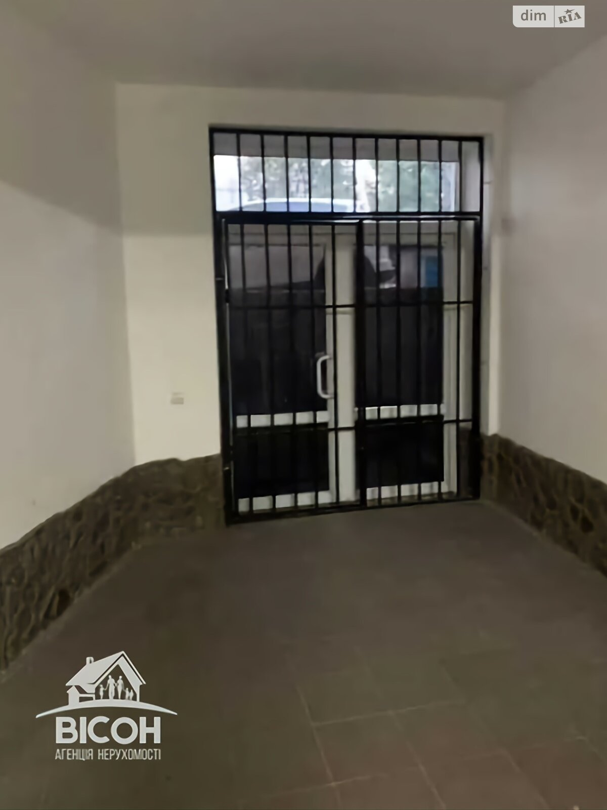 Коммерческое помещение в Тернополе, продажа по Львовская улица, район Дружба, цена: 135 000 долларов за объект фото 1 Коммерческое помещение в Тернополе, продажа по Львовская улица, район Дружба, цена: 135 000 долларов за объект фото 1