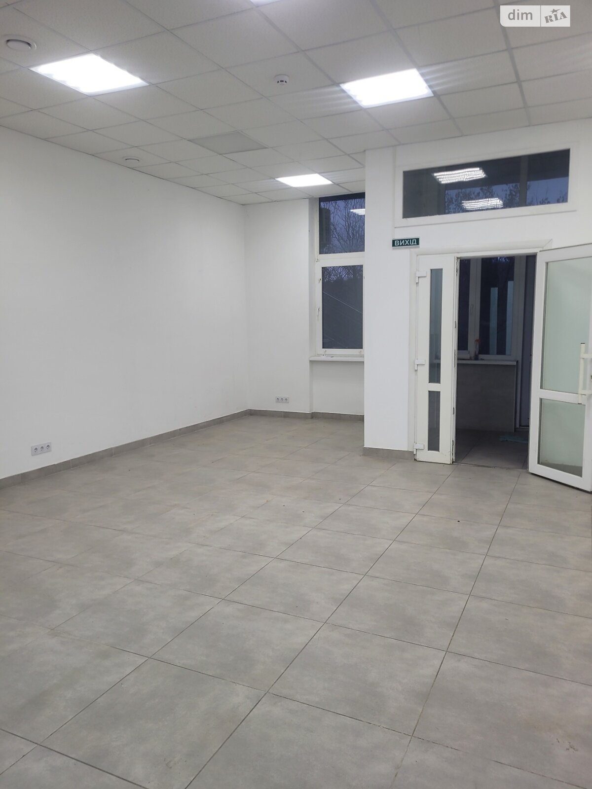 Коммерческое помещение в Тернополе, продажа по Золотогорская улица, район Кутковцы, цена: 160 000 долларов за объект фото 1 Коммерческое помещение в Тернополе, продажа по Золотогорская улица, район Кутковцы, цена: 160 000 долларов за объект фото 1